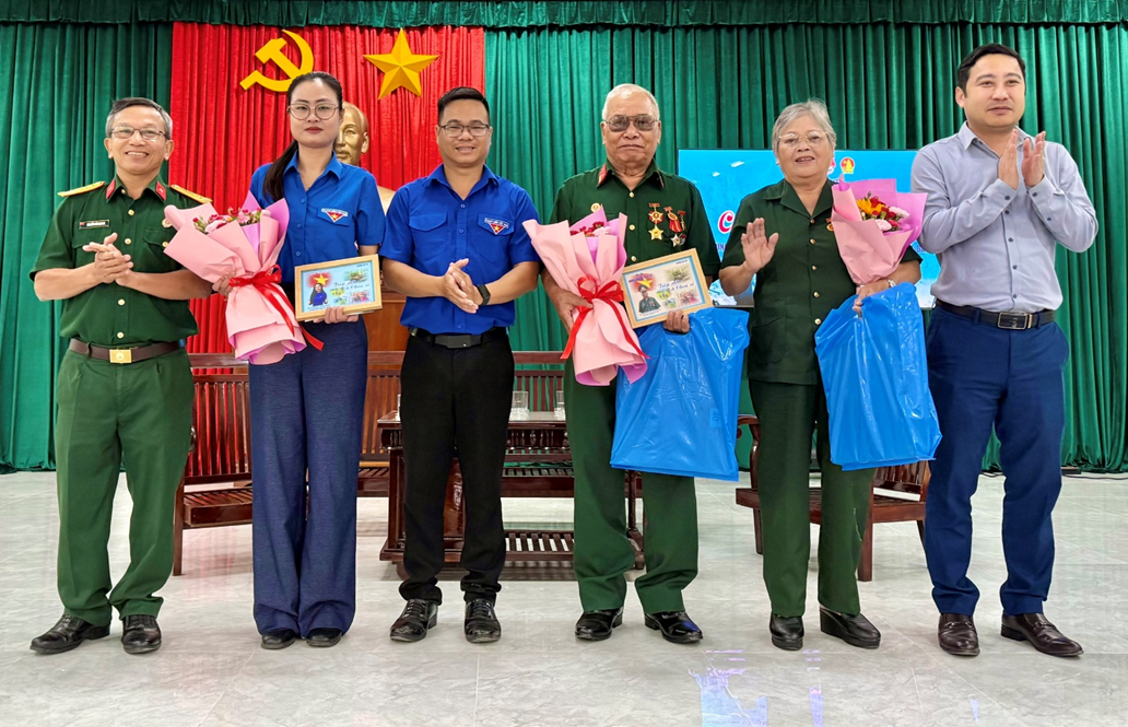 Huynh tặng qìa tọa đàm